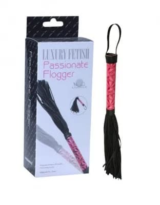 Плеть PASSIONATE FLOGGER L рукояти 150 мм L хвоста 240 мм, цвет ручки розовый